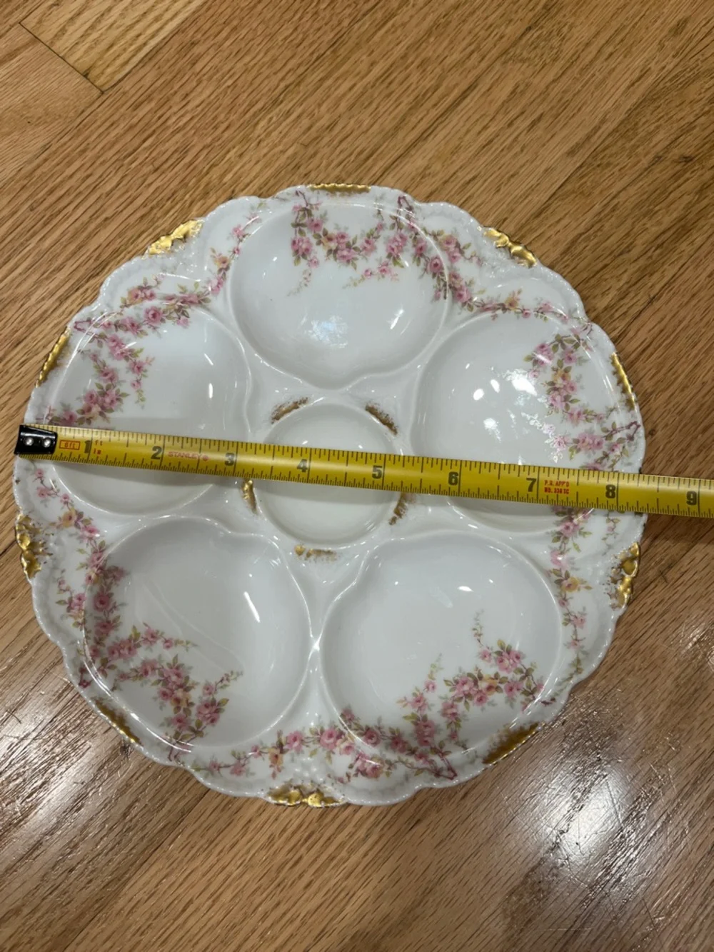 Limoges White Porcelain Floral Oyster Plate with Pink Rose Sprays and Gold Trim - Picture 12 of 12
